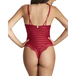 Body string Davinia