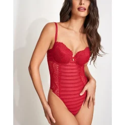 Body string Davinia
