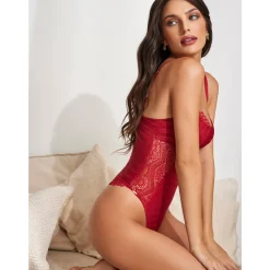 Body string Davinia