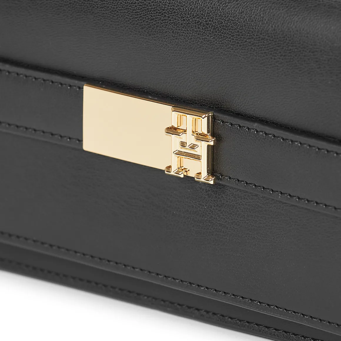 TH HERITAGE LRG FLAG W/CHAIN