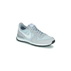 W NIKE INTERNATIONALIST