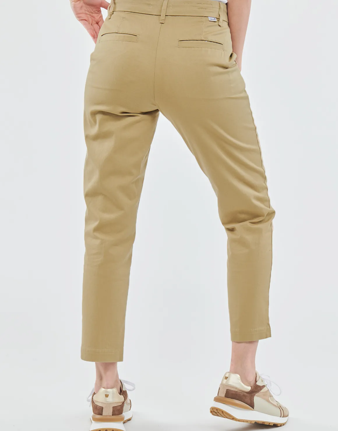 ESSENTIAL CHINO