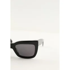 Lunettes de soleil noires