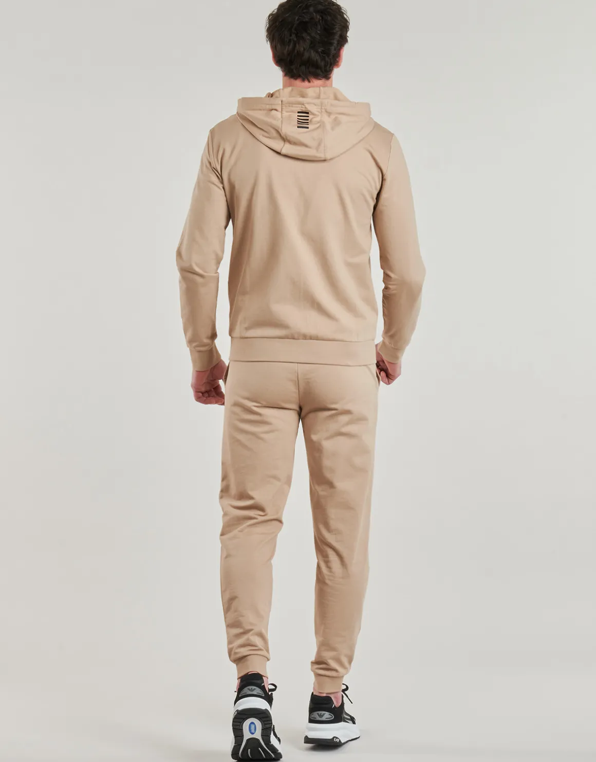 TRAIN CORE ID T-SUIT 8NPV63