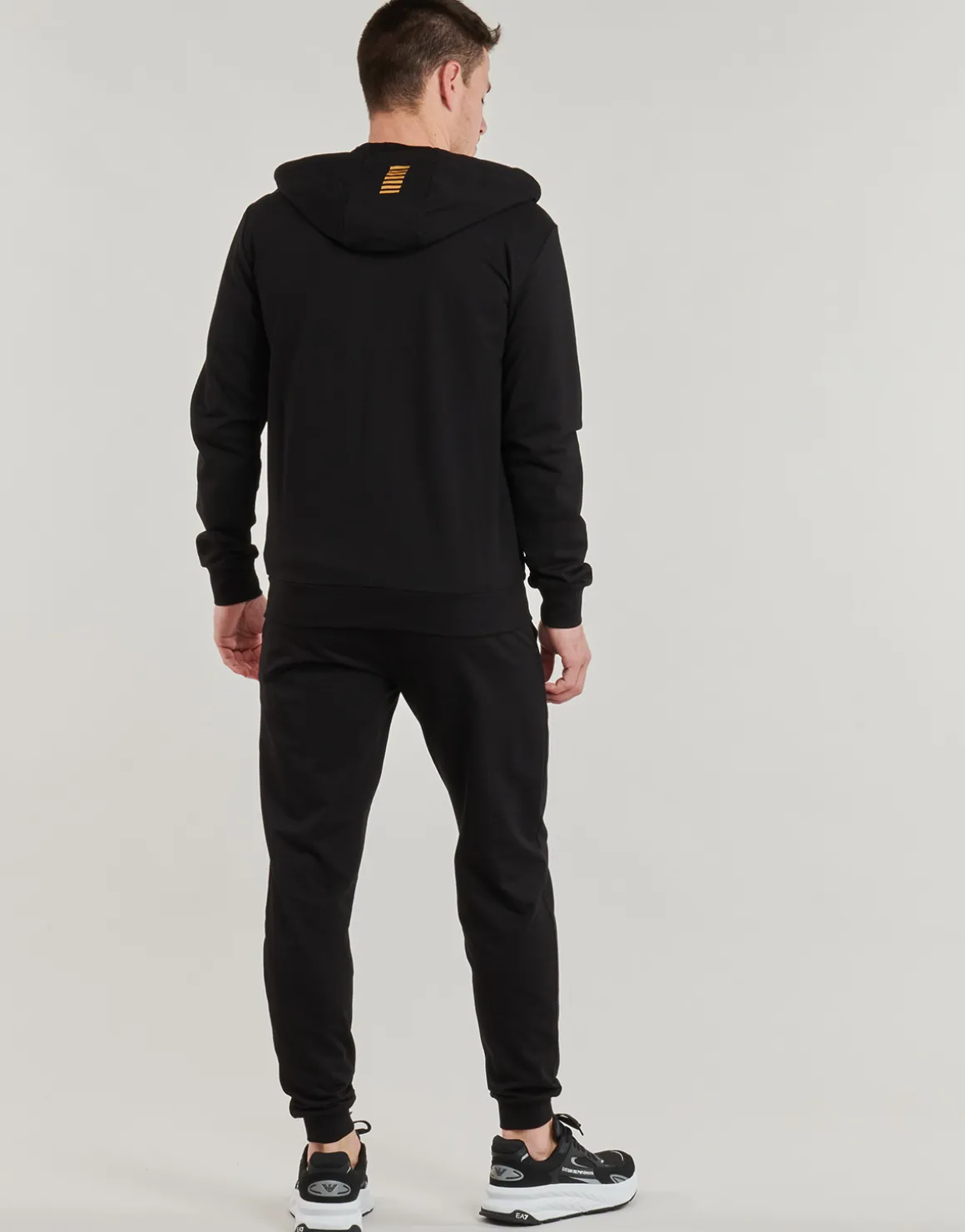 TRAIN CORE ID T-SUIT 8NPV63