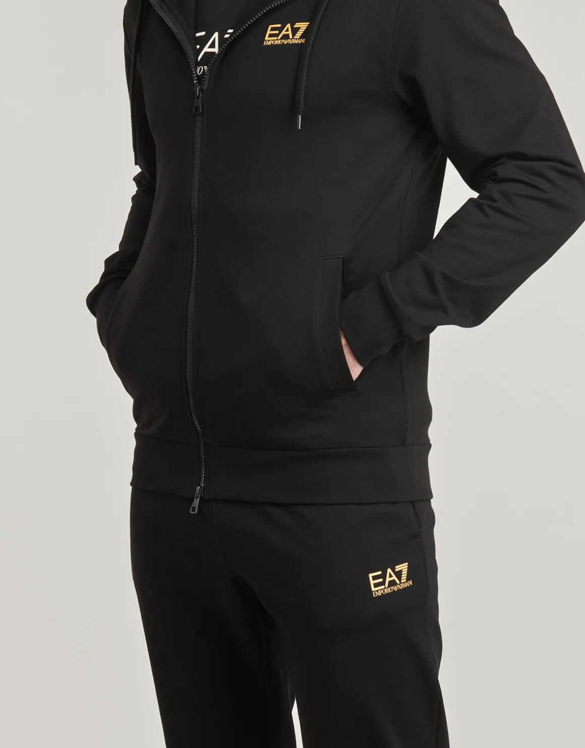 TRAIN CORE ID T-SUIT 8NPV63