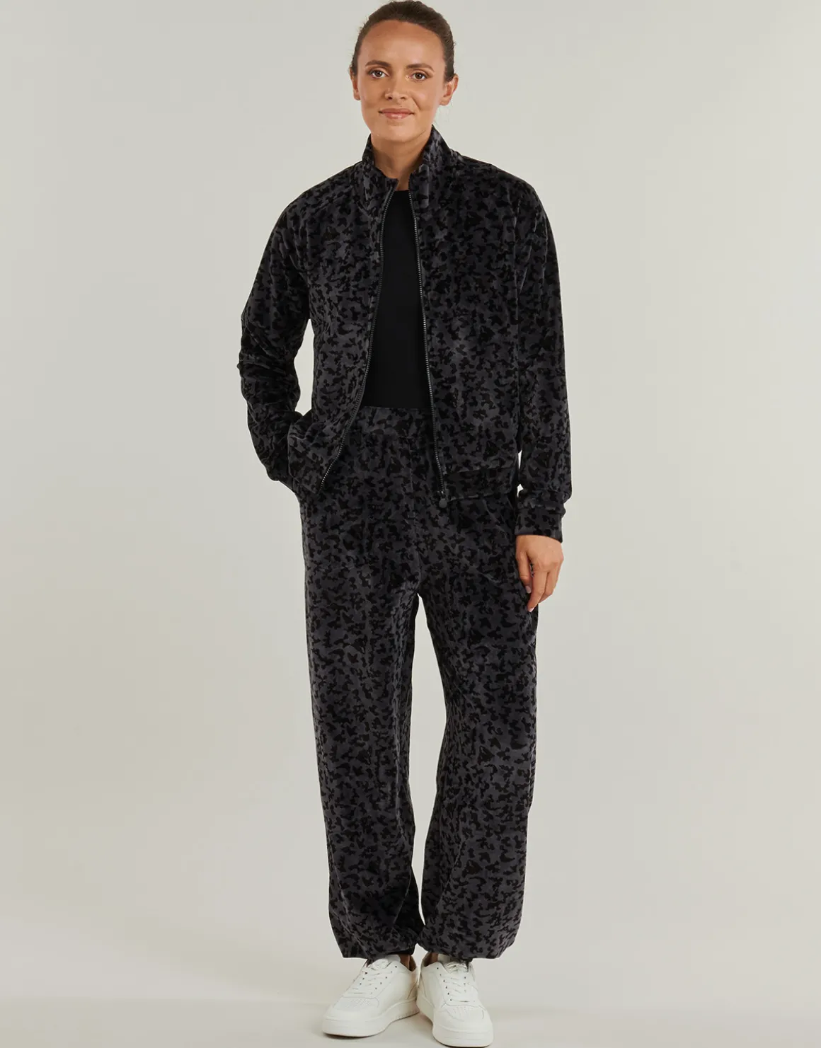 TRAIN GRAPHIC SERIES W TRACKSUIT - TRAIN GRAPHIC SERIES W TRACKS