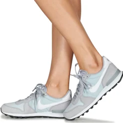 W NIKE INTERNATIONALIST